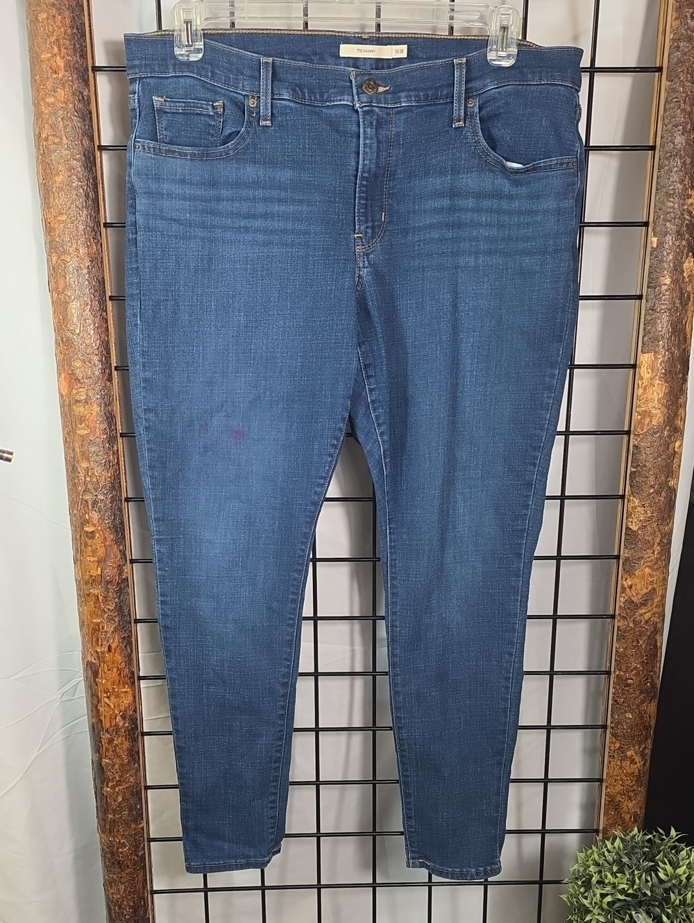 Skinny Stretch Jeans in Medium Blue Denim - Unbranded
